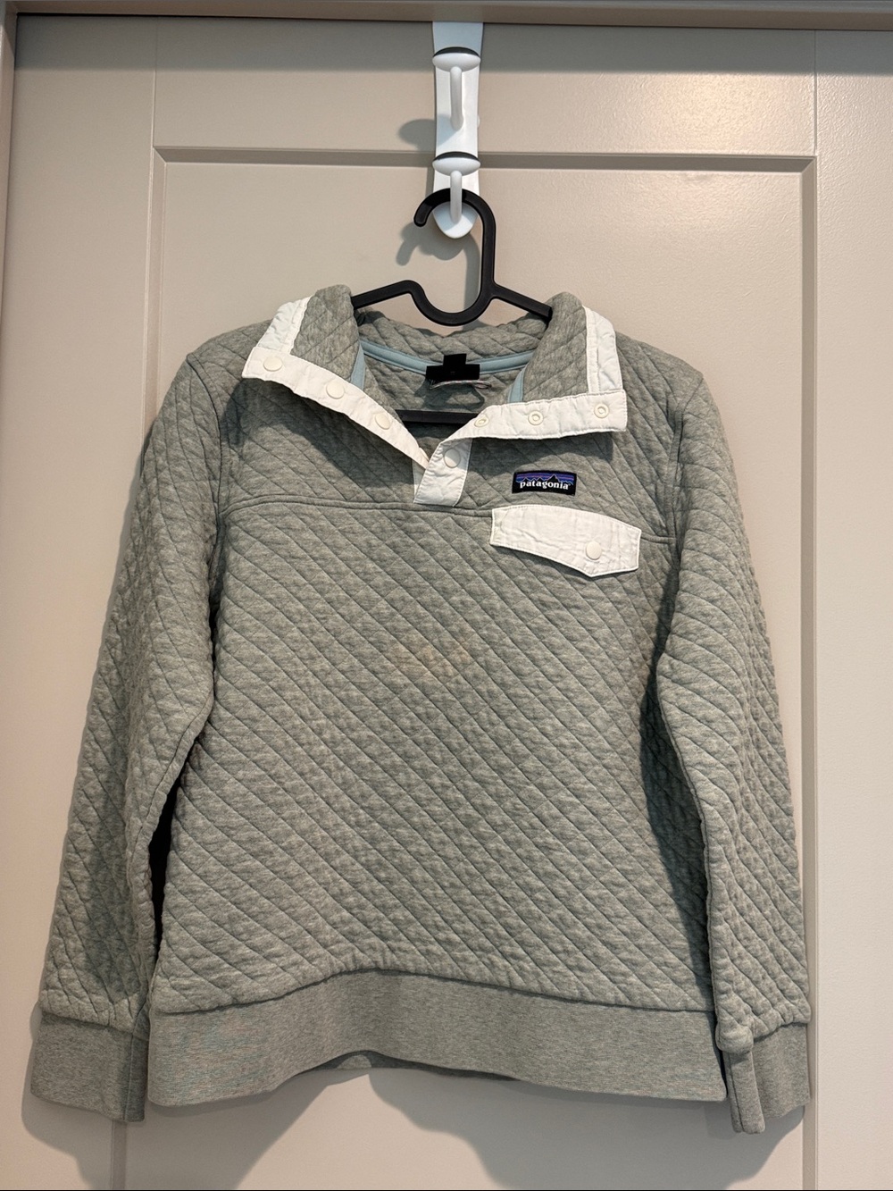 Patagonia Quilted Pullover in Gray with White Trim